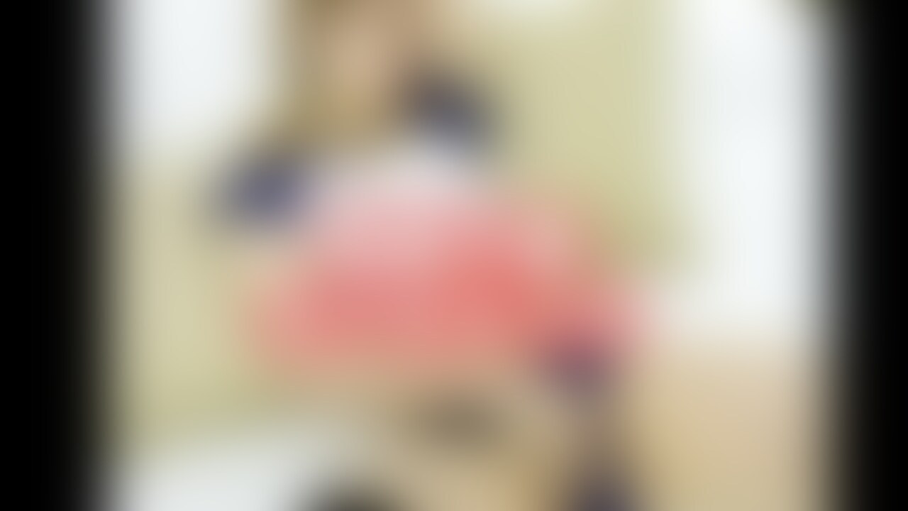 肉便器ギャルのカナちゃん。
呼び出すとすぐにやってくる都合のいい淫乱ギャルで、完全にチ〇ポ堕ちしてるため前戯無しでも濡れ濡れでいつでもすぐに挿入可能な便利なオナホです。
○○○めされて感じ過ぎて泣いながら中出し懇願するオナホに妊娠しそうな大量精子をたっぷり子宮に出してあげました。 (2/2)