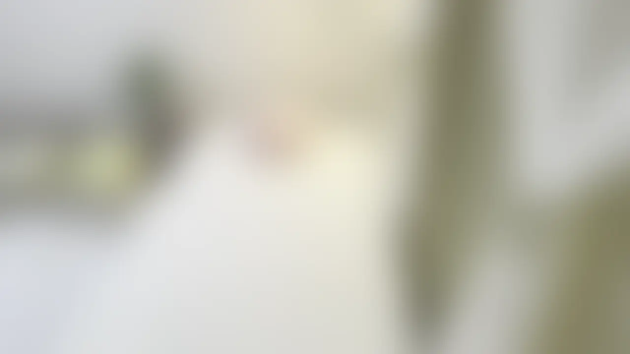 おさななじみにダル絡みされて電気アンマ射精させられたんだけど!
おさななじみのうさぎ。長身美女ギャルでよくのみに行くんだけど、今日は自宅まで送り届けた。
ベッドに寝かせて帰ろうとしたところダル絡みが始まった!笑いながら俺を蹴ってくる!
そして「パンツ見たでしょ?何色だった?www」とからかってくるうさぎ。
自慢の美脚で首を絞めてきてまるでプロレスごっこ!?
「ちっちゃい頃やったやつやろうよwwwあれ?よくやってたやつ!」というと
「懐かしくない?www」と足を持ちいきなり電気アンマを掛けてきやがった!
おさななじみの執拗な電気アンマで敗北射精させられてしまう
もちろんうさぎに電気アンマをやり返したりもしたが…
最後は「ちっちゃい頃も電気アンマで感じてた?」と足を振動させながら聞かれ白状させられてしまう (2/2)