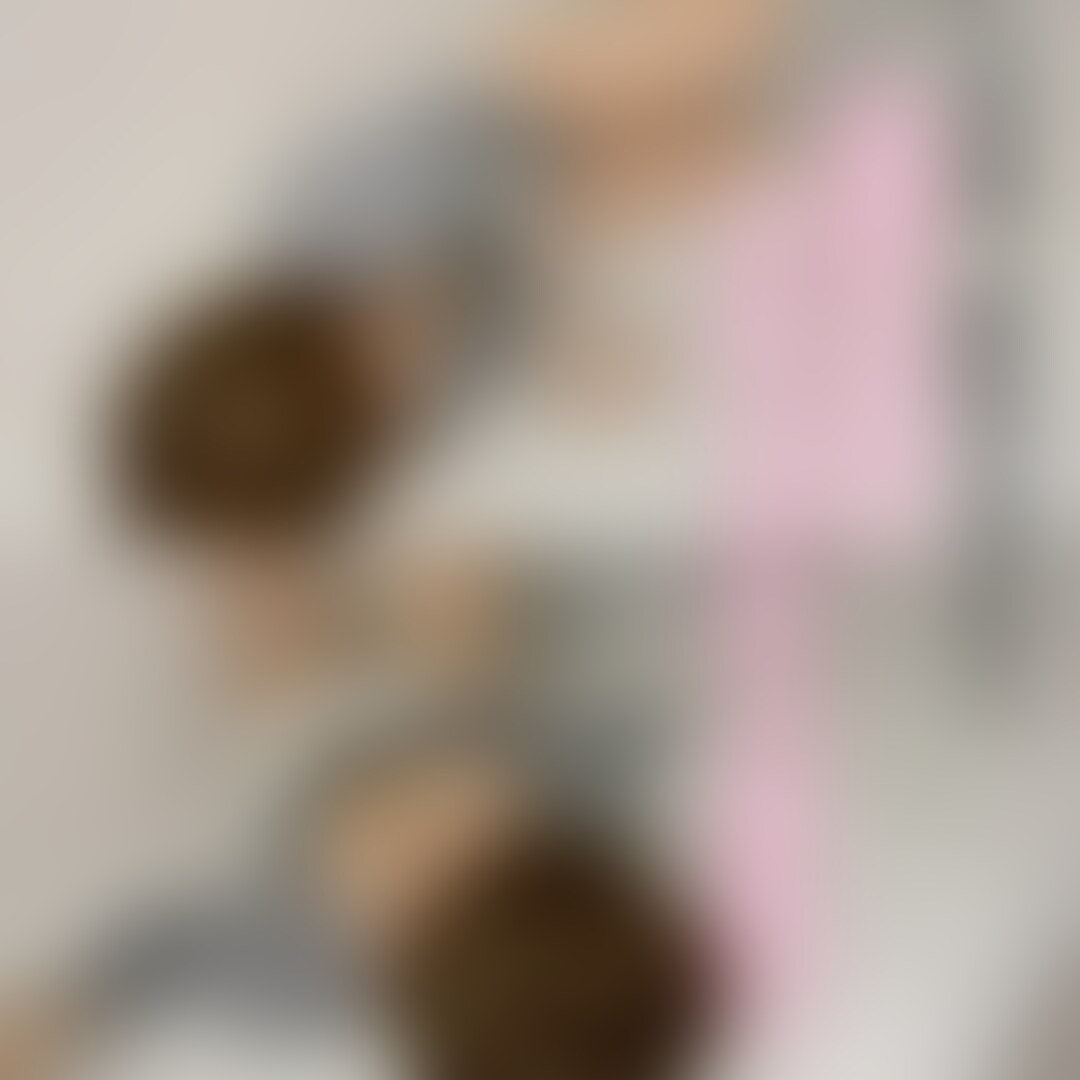 ガチOLの激務の日のナイトルーティーンを公開💓

特に疲れた日は念入りにマッサージして…
ちょっとリラックスしたら、自然にスマホでいつも見てるサイトを開き始め…

動画が回ってるのにお気に入りの動画をおかずに激しくオナニーしちゃいました…💓 (2/2)