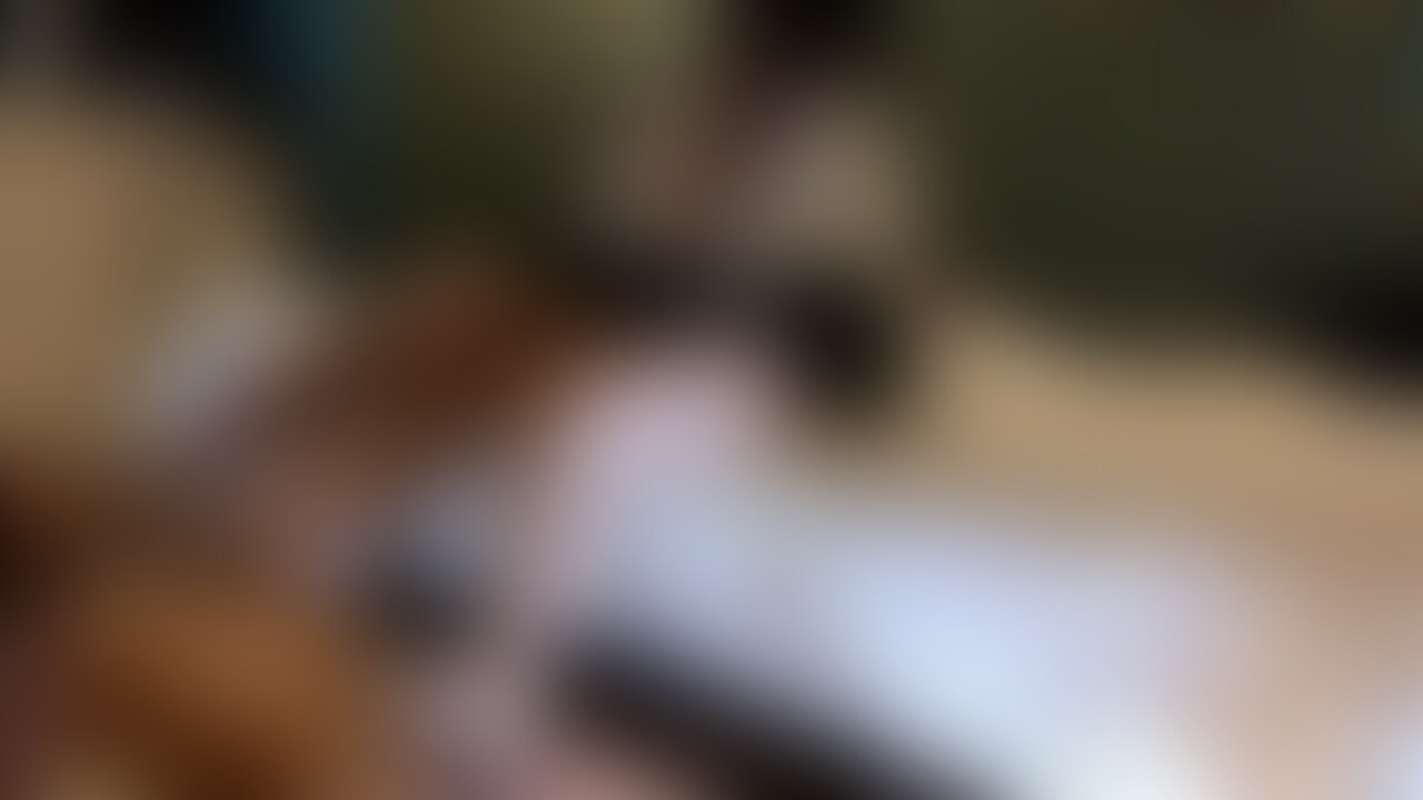 レズビアンの足責め3足コキと顔面踏み付け両責め編
すごいちんこびんびん
あーん、あぁーん、女性も気持ちよくなって思わず声がでまくり。
キスしたり胸もみ合ったり足を交差させてちんぽ、ストッキングの足を舐めさせたり、体制を移動して今度は二人同時に顔面を踏みにじってもらったり。
これは3人ともに天国です。 (2/2)