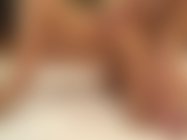 気持ちいい!イクイクイク~ゥ!254
嫁にエロい下着を着けさせて見たら大興奮。
たまらずソファで手マンから挿入までいっちゃいました。
それからベッドに移動して松葉崩し~で奥まで突っ込む!
今回はさらなる固さを目指し、ぺ○スにコックリングを装着。
超カッチカチになったぺ○スをバックから挿入され嫁はオーガズムしっぱなしです。
最後は寝バックで卑猥な音を出しながら、
可愛いお尻にドロッとした精液を飛ばします。
<プレイ内容>
手マン、コックリング、連続オーガズム、射精
サイズ:HD 462MB 約27分 (2/2)