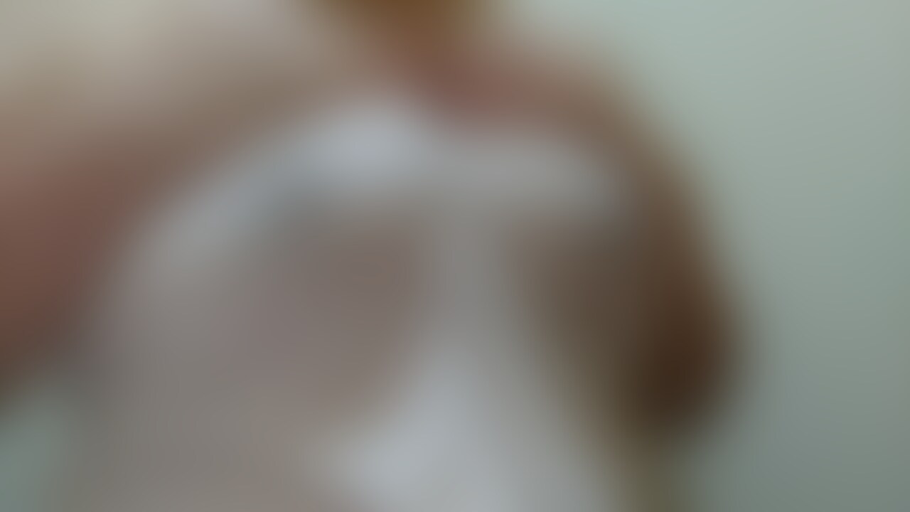 薄いキャミソールに○○○乳が染みてしまいました。
見られてると思うと乳首オナニーで声我慢できなくなって軽くいっちゃった。 (2/2)