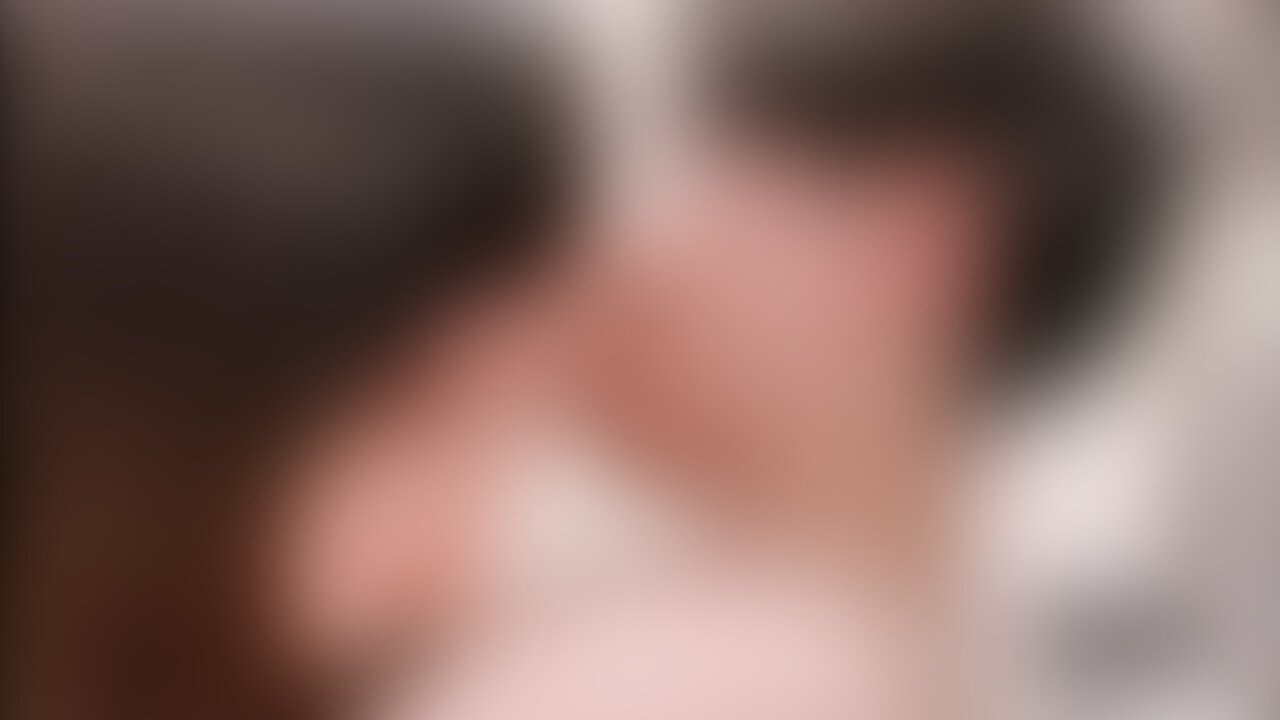 2022/04/14にお会いしました、
ゆうやさんとの動画になります♪

彼は20代の大学生で、童貞とのことでしたが、
何とおち〇ちんはツルツルでした！

そして私、本活動より本格的にキスも解禁しました♡
旦那様公認となっています♪

ベロチューラブラブしてからおち〇ちんをパクリ。
緊張からか中々大きくなりませんでしたが、
シックスナインでイッちゃったみたいで♡

今回の動画はピンクサ〇ンのような、
そんな感じになりました♪

今度は筆下ろししたいですね♡
またお願いします<(_ _)> (2/2)