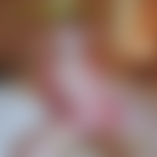 ●Hカップ最高級3Dボディ#8 2023年の姫初めはSakiちゃん(20)で生中出しw
※こちら2023年1月の作品で紹介文も当時のままです。
はい、どうも~
前作から結構日数経ってしまいましたが、ずっと本業と編集してました。マウス腱鞘炎のkaito69です。
今作のSakiちゃんはお正月感を出したくて花魁にオシャレな和室を用意しました(=゜ω゜)ノ
本当は今作を年始のタイミングで販売したかったのですが、編集が遅れに遅れとっくにお正月終わってしまいましたね^^;
ま、Sakiちゃん和装は初なので季節感関係無しに楽しめると思います!
いつも髪型の指定は特にしてないのですが、この次の作品で某キャラコスをしてもらう為に前髪分けたポニテにしてもらいました^^
個人的には3作目のツインテールが一番似合ってると思いますが、この髪型どうですかね?
脱衣タイムではSakiちゃんのチチにツンツンしたかったのですが、手が冷え切ってたのでやめておきました^^;
毎回脱ぐとき、「す、すげぇ(;゜Д゜)」って思ってますw
シャワーで手暖めて、ようやくSakiちゃんの極上のチチに触れられます!
花魁に着替えてもらって、Sakiちゃんから新年のご挨拶。今年も宜しくお願いします!
からの、本番スタート!
手が乾燥してガッサガサだったので、Sakiちゃんの柔肌傷付けないか心配になりますた><
けど、このチチを目の前にしたら結局モミまくりですwww
お次はナメ犬になり、Saki様をイカせます!
Sakiちゃんフェラでは自分からポコチンを喉奥に突っ込んでたので、意外とイラマとか好きなのかも?(笑)
そういえば、1作目のインタビューでMって言ってましたねw
フェラでギンギンになったところで、Sakiちゃんに生挿入(=゜ω゜)ノ
バックをいろんなアングルで!
Sakiちゃん中イキしてました!
花魁の真骨頂、肩だし!(チチ出しw)
Sakiちゃんの芸術的な騎乗位と相まって、最高の眺めでした^^
フィニッシュは正常位!
と思ってたんですけど、途中でケツ筋が吊ってw負担の少ない騎乗位に変えてもらいました^^;
騎乗位ではすぐにイって、結構な量の中出し( ^ω^ )
今年の姫初めSakiちゃんという極上○○○で最高です(`・ω・´)b
いつもの流れで〆はフェラ抜き!また大量口内射精w
次回、Sakiちゃんのキャラコスも楽しみにしててください^^
#Gカップ
#美人
#Hカップ
#口内射精
#ムチムチ
#パイパン
#美爆乳
#お○○○さん
#ラウンドガール
#可愛い
#個人撮影
#ハメ撮り
#爆乳
#おっぱい
#フェラ
#グラマー
#巨乳
#女子大生
#中出し
#素人
#美巨乳
#美女 (2/2)