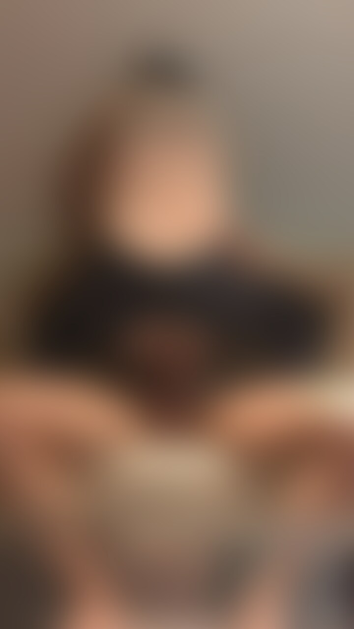 エロ仲間のKさんと遊んだ時ホテルでKさんに甘えるようにソファで跨りKさんとキスを交わしながらラブラブなえっちしてました。 (2/2)