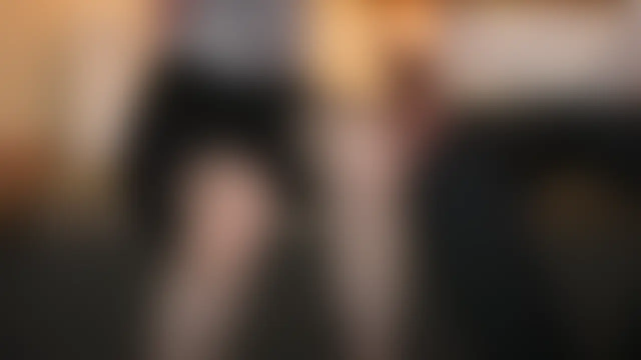 2人っきりになってからは年配男性のペースになっていました。
大事な所を触られて脚を閉じたり開いたりして我慢できない様子とカメラで写りきってない所での2人の様子も妄想が膨らみます (2/2)