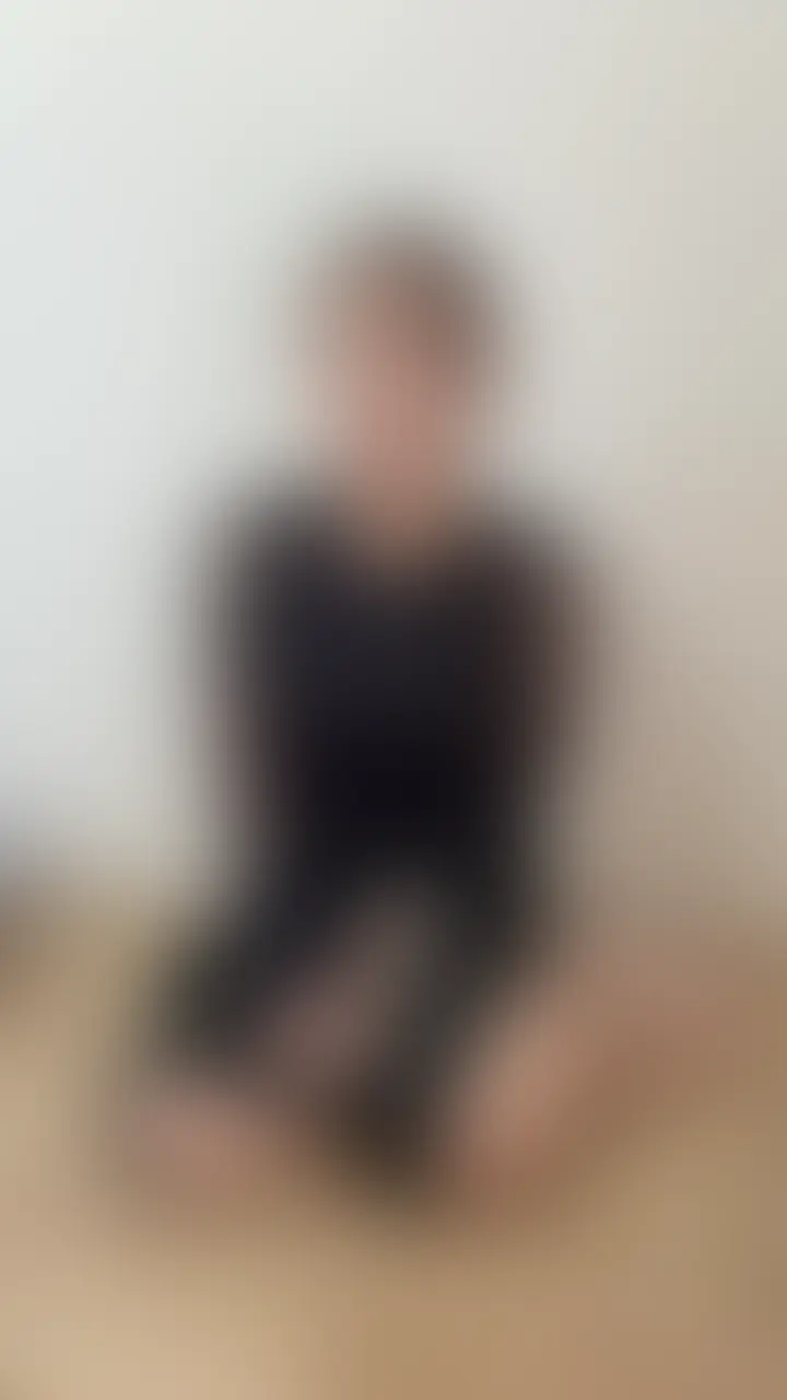 右上の♡を押してから見てくれると嬉しいです🥰気持ちよさそうなおもちゃをネットで見つけたから即買いしちゃいました😂めーっちゃ気持ちよかったから声ですぎかも… (2/2)