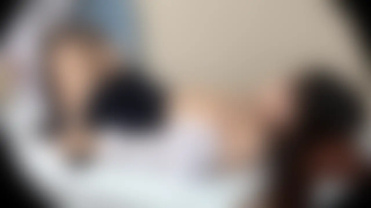 潮吹き手マンからの男性器挿入診察
ムッチリFカップデカ尻極美女L〇Kちゃん
Rちゃん
149㎝ B89(F) W59㎝ H99㎝
婦人科検診に訪れた爆美女Kちゃんです
ちょっぴり反抗期なちょいギャルちゃん
身長149cmと小柄で華奢なのにFカップの胸とむっちりと丸みのある大きなお尻
黒髪のロングヘアは手入れが行き届いていますね
生理痛は重いらしくピルを服用しているとのことです
下の毛は未処理でボーボーな剛毛でおマ●コなかなかの使いっぷり
乳房を揉まれて乳首を触られている時から下着には染みができていたのでちゃんと気持ち良さは感じていますね
ベッドに移動してからしっかりと膣口を診ました
中はべっとりと愛液で濡れ濡れになっていました
「あッ…」と敏感に感じてしまう姿は堪らなくエロいです
膣圧が凄かったのであまり激しく指での施術はできませんでした
指でしっかりと触診すると潮吹きもしてオーガズムを迎えておりました
男性器を用いての施術を促します
やや戸惑っていましたがすんなりと受け入れる良い子です
しっかりと男性器でも気持ち良くなってもらいました
タグ
素人 美女 おっぱい 美乳 潮吹き ハメ撮り 射精
아마추어 미녀 가슴 미유 여성 사정 삽입 촬영 사정
素人 美女 胸部 美乳 潮吹 啪啪拍 射精
Amateur Beautiful woman Breasts Beautiful breasts female ejaculation POV sex video Ejaculatio (2/2)
