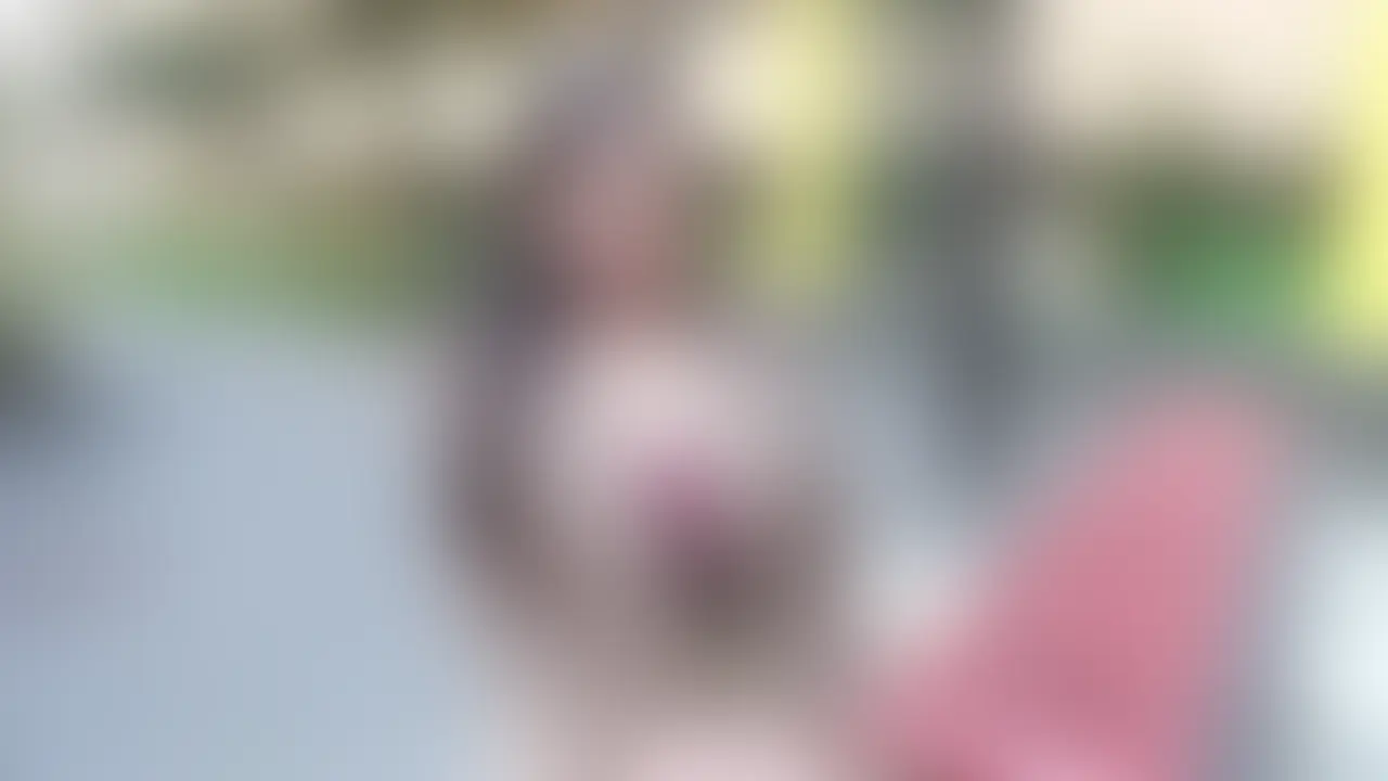 【単品販売・全編110分収録】美波あいり乱交SP
♥𓂃 𓈒𓂃 𓈒 𓂃 𓈒 𓂃 𓈒 𓂃 𓈒 𓂃 𓈒 𓂃 𓈒 𓂃 𓈒 𓂃♥
Jカップ爆乳痴女・美波あいりが、
男たちを次々に喰らう110分!
快楽を求めて止まらない、淫欲に支配されたその肉体。
挑発的な目線と濃厚な唾液プレイで、
無数の男たちを圧倒的なフェラで骨抜きに──。
迫られるままにしゃぶり尽くし、責め尽くし、
快楽の果てへと導く姿はまさに“痴女の化身”。
そして後半、10人の男たちが美波あいりを囲み、
無数の手がむっちりボディに襲いかかる――
責められ、貪られ、痴女でありながらも翻弄される、
そのギャップがさらに背徳感を煽る
極限のクライマックス。
さらに臨場感を高めるハメ撮りパートも収録し、
密着感とリアルな興奮をたっぷりと詰め込んだ
濃密110分!
痴女・美波あいりが見せる、
貪り喰いと乱交の果て──、
そのすべてを目撃せよ!
※フェラ、手コキ、ハメ撮り、複数プレイ❤️
※1時間49分47秒📹
定価:¥4,980 (2/2)