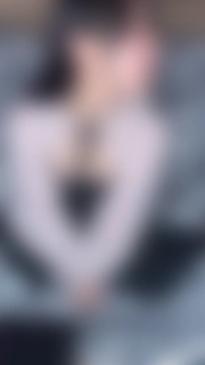 立ちんぼ女子に精子ごっくんさせて中出しハメ撮りしました。
大久保公園で立ちんぼしてた女の子。
金に困ってるようで、
交渉してハメ撮りさせて欲しいと口説き家へ連れ込みました。
ノリよく脱いで裸になってくれたり、
フェラチオも即してくれて口内射精してあげました。
そのまま精子ごっくんまで見せてくれて良い子です。
そのまま私の癖のコスプレさせて生で挿入。
感度がかなり敏感で喘ぐ喘ぐ。
ピストンのしがいがあります。
割と巨乳でおっぱいも綺麗でマシュマロのふわふわ型です。
後半はとにかくさまざまな体位で突きまくりました。
一応確認しながらラストは中出し。
立ちんぼ女子としてはかなりの取れ高で
最高の肉穴便器です。
55分39秒の長尺です。 (2/2)