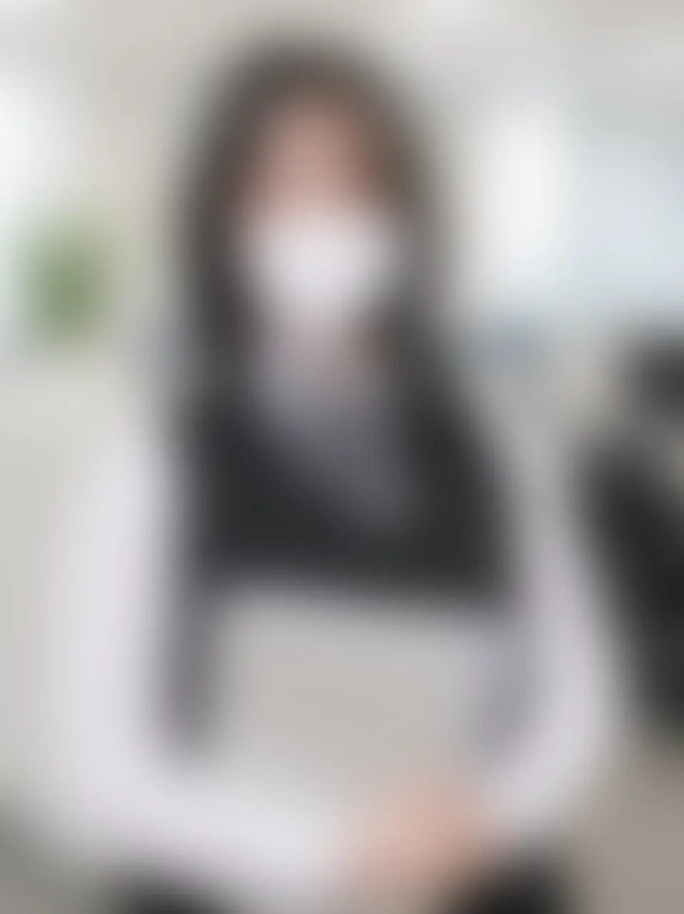 成瀬ゆい「地味だと思ってた事務員成瀬さんの私服が凄すぎた件について」の投稿サムネイル
