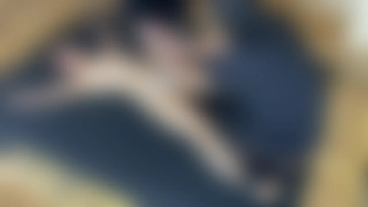 【黒髪ロング美女】
今回登場するのは、黒髪ロングが印象的な美女。
上裸の状態にし、ベッドの上でぬるぬるローションを使い、2人がかりでくすぐっていきます。
ローションで滑る手の感覚に、感度は一気にアップ。
逃げ場のない状態で、
1人は足元を、もう1人は上半身を担当し、同時にくすぐられていきます。
くすぐったさに耐えきれず、
身体を揺らしながら笑いが止まらない様子がとても印象的です。
ぜひご堪能ください。
再生時間
36:56 (2/2)