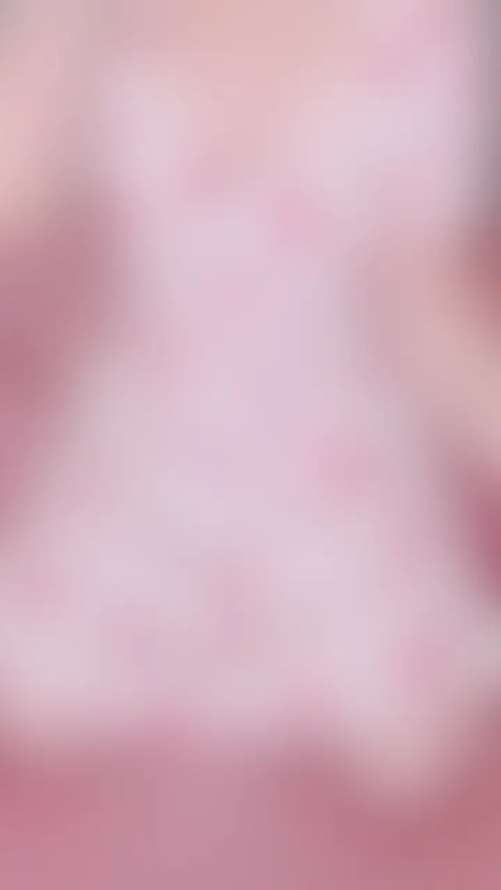 はじめてのオナ動画♡
夏のお昼に発情しちゃった♡
すごいおもちゃ見つけてはじめてしてみました♡
お口に入れたり
性器に入れたり
ぐりぐり動いてて怖かったけど
抜けないように騎乗位でヒクヒク♡
このあとそのままペニス入れて
中にたくさん射精されたい♡ (2/2)