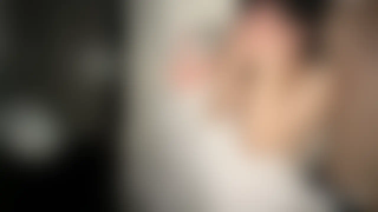 【大人気の新卒看護師ちゃん生中出し交尾 後半♡】
先日の投稿で多くの反応があった看護師ちゃんとのえっちの続きです🐈⬛
中出しされたザーメン使って手マンプレイがえっちすぎた。。。
今回もほぼずっとイキまくってます笑 (2/2)
