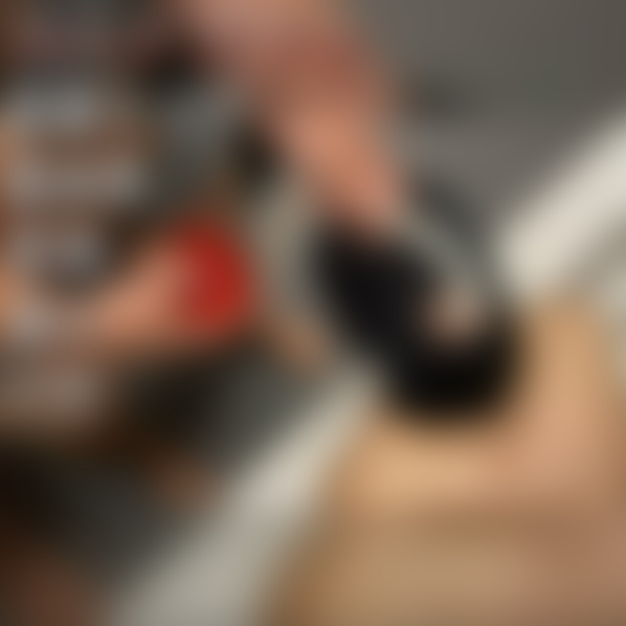 鍛え上げたエロい身体に注ぎ込まれる小便 sample 1