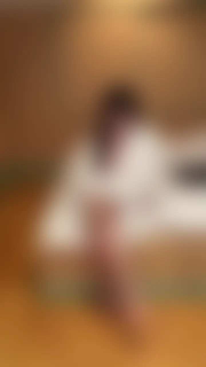 おっぱいだけ貸すつもりがノリノリでパイズリしてました🫶
えっち終わったのにおかわり要求してくるじゅんくんに「おっぱい貸すから自分で動いて」って言ったら頑張って自分でおっぱいにおちんちん押し付けて腰振ってた🥹
可愛かったからちょっと手伝ってあげよっかな～って思ってるうちにめちゃくちゃパイズリになってた笑 (2/2)