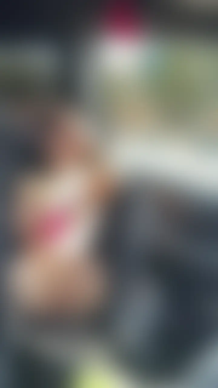 車内1人オナニーしていてもしっかり撮影していました💕できる嫁ちゃんです🤭
どこかにこんな人妻がいるかも知れないのでSAに入る時はキョロキョロ必須ですね😍 (2/2)