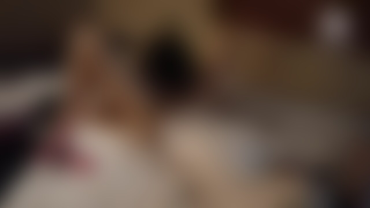 連続イキクンニ
連続クリ、中イキ元ユニバガール6-10
さわりからヤバくなるほど敏感なクリにクンニ。ものの30秒でもうイクモードですか。早すぎるから寸止め焦らしね?もうイク寸前まで感度高めてそこでストップ。うーって残念そうな声もかわいい。
手をクロスしてクンニすると、すぐイッちゃう雑魚クリには連続イキ地獄と寸止め地獄両方になっちゃいますね。逃げることもできず「気持ちー、気持ちー」ヤバいです。
クリの真下から全体をチロチロと。途切れ途切れな息はしっかり体全体に力入ってもうイクってことね?
何回イクんだろ。息が止まるかイクか喘ぐかです。乳首触ると感度が断然よくなってます。クリダメになるの?どうぞ! (2/2)