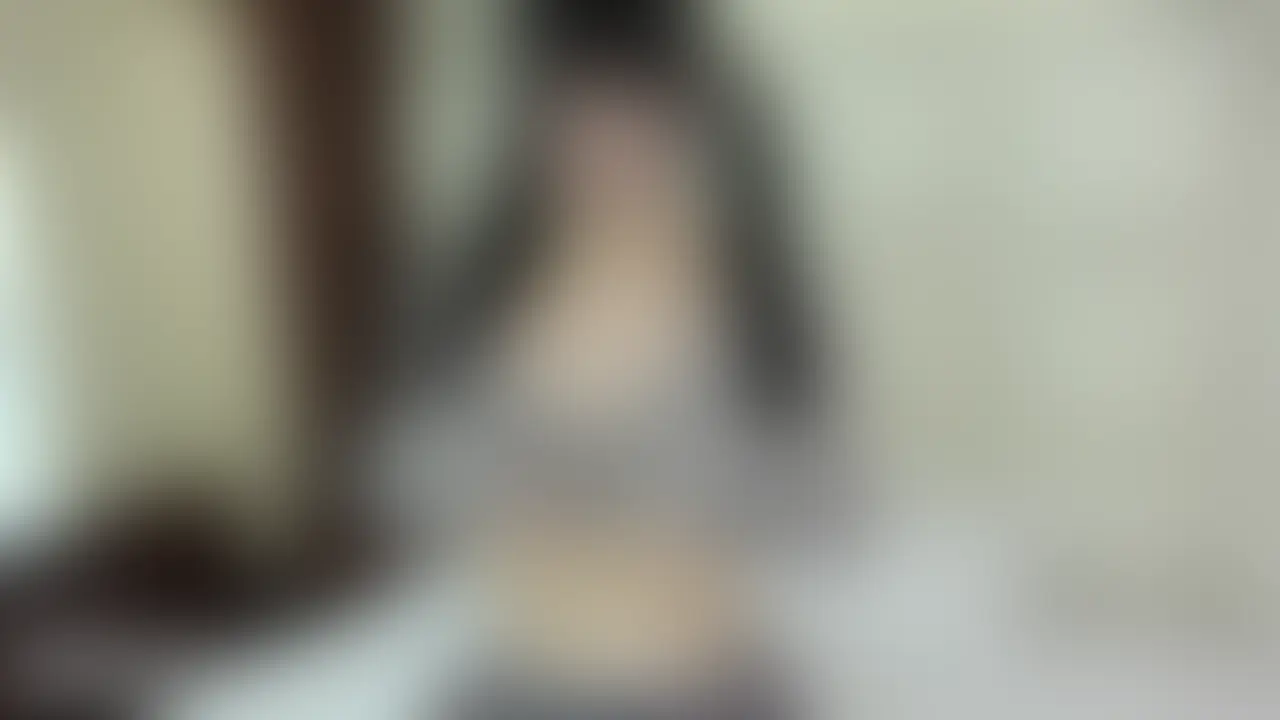 黒髪美女で、巨乳で美乳のけいちゅんの、セクシーコスプレでのパイパンまんこに中出しハメ撮りセックス動画です。
パイパンまんこを大開脚でおもちゃ愛撫でし、丁寧なフェラのあと、正常位、騎乗位、背面騎乗位、バック、そして正常位で中出しです。
お掃除フェラもしてまらいました (2/2)