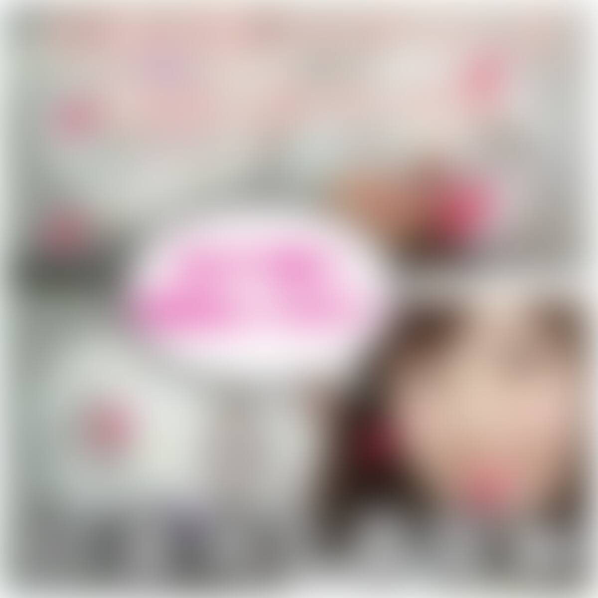 お肌ツルツルで可愛い23歳のめいちゃん。
そんなめいちゃんのオマンコ汁で黄ばんだクロッチ。。。
我慢できるわけないよ。。。
この可愛いパンティーのクロッチにめいちゃんのマンコが触れていたんだね!!!
そしてクロッチにめいちゃんのオシッコやオリモノを染み込ませていたんだね!!!
ガチガチの肉棒を取り出し、めいちゃんの可愛いパンティーに欲望のまま擦り付けます。
気持ちいよ、めいちゃん。。。。
めいちゃんのマンコはどんな味なのかな。。。。
めいちゃんの汚れたマンコをクンニすることを想像し快楽を楽しみます。。。
だめだ、めいちゃん、おじさんイッちゃうよ!!!
ドロドロの濃い精子をめいちゃんのパンティーにぶっかけ!!!
ああっめいちゃん。まためいちゃんのパンティー汚しちゃったよ。
こんなおじさんにもこれからも優しくしてね。。。 (2/2)