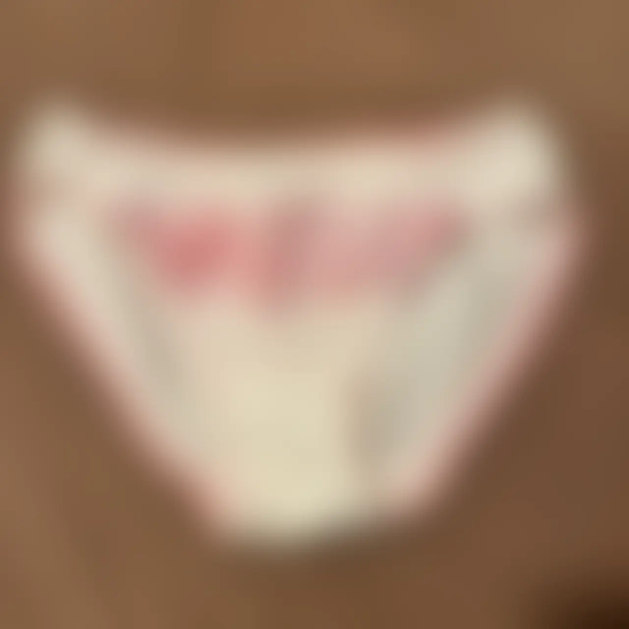 るる👙(🥼看護師目指す女子大生💉)「今日のルルの脱ぎたてパンツ🥰」の投稿サムネイル