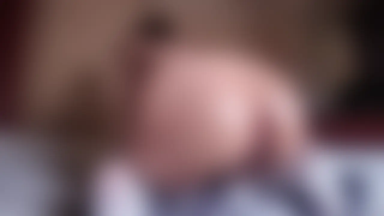 右上のいいね❤︎とブックマークしてコメントしてくださった方から抽選でスペシャル動画プレゼント🎁
プラン加入者以外は当選でこちらの動画を無料プレゼント🎥
みんないいね、ブックマーク、コメントしてくれたら嬉しいです🥹❤️
【アナル処女卒業・・・】
初めてのアナルビーズ…この動画エロすぎておすすめ!!
やってみたいと思っててもなかなか踏み切れなかったアナル責め、、、
初めてしました🥺
ローション塗ったアナルビーズが入ってくる時に変な声がでたりオナラしちゃったり…
気持ち良すぎて潮吹きまくり🐳
アナルってこんなに気持ちいいんだって思った、
初めての感覚!!
もっとやってー!って言ってるし🤣
アナルビーズ入れたまま、ちんちんを膣に入れられて
壊れるかと思った、、
二穴攻めはまじでやばい気持ち良すぎて頭おかしくなる😨
最後は中出しされました…❤︎ (2/2)
