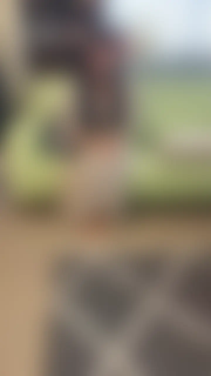 いつもと違うことを楽しみたいから制服着てもらっちゃいました!
制服着ていてもお尻とおっ○いの形が見えてしまう。
いつものように撮影と思っていましたが、むらむらしちゃったのでお願いしたら、
『いいけど世に出さないように」と言われました。
否、出します。
こんなにもかわいくてえっちな子を皆さんにも見ていただきたいので!
ぜひご覧ください。 (2/2)