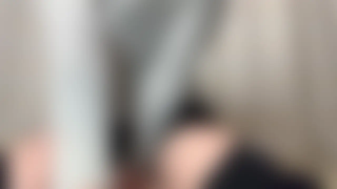 おまんこ剥き出しのディルドオナニー❤️
ピンク乳首にクリップを装着📎💕
その状態でクリ責めしたり手マンしたり・・・💓
そしてカメラに近づいて見せつけるようにジュポジュポ...🫣💕💕
ディルドをゆっくり出し入れしてて挿入部分がよく分かります👀💓
夢中でオナッてたらアソコから白濁汁が大量に漏れてきちゃって恥ずかしかった.....😣❤️
膣色や膣穴がよく分かってかなりエッチな動画です💓
是非見てください🌸 (2/2)