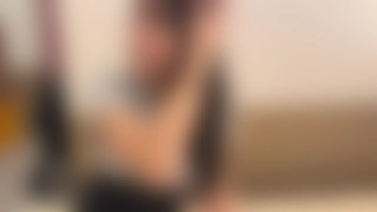 右上のいいね❤︎とブックマークしてコメントしてくださった方から抽選でスペシャル動画プレゼント🎁
プラン加入者以外は当選でこちらの動画を無料プレゼント🎥
みんないいね、ブックマーク、コメントしてくれたら嬉しいです🥹❤️
【装着バイブとペニスサックでいじめられた…】
海野堤防での動画の後のやつです❤︎
🏨帰ってきて、まだバイブ装着したままで…濡れ濡れのりまのま○こ…
フェラしてあげたり最初はご奉仕❤︎
その後にパイズリしたり足コキ少ししてあげたり…
りまパイズリあんまりしたことないからぎこちなすぎる🤣
だれかやり方教えてーっ🥺✨
足コキしながら装着のバイブでイッちゃったし、、
そのあと挿入なんだけど、ペニスサックがでてきて、、
りまのキツまんにはきつきつで最初入らなかった!笑
太くなってるから毎回ペニスサックは声でなくなるし、
気持ちよくてまじやめてって感じ、、
あれで突かれると毎回意識とびそうになる🤣
途中アヘ顔にもなってるし、、
寝るベットだったから潮とか絶対吹いたらダメだしほんとにやめて欲しかった、、
ちょっとだけ出ちゃったけど…
最後顔にかけるとか言い出してまじでやめてって言ってるのにおっぱいにぶっかけてきた…顔にも少しついたし、、
いじめられ続けました、、 (2/2)