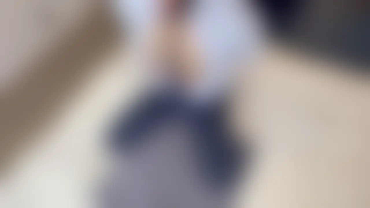仕事でミスした若手リーマンは上司に呼び出されスーツのままお仕◯きSEX開始 sample 1