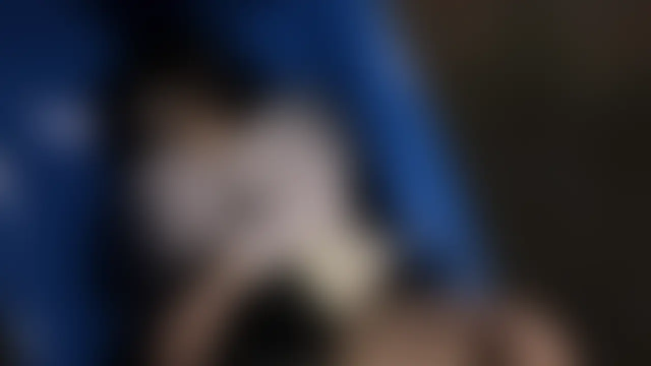 路上NTR 巨乳巨尻ギャルが彼氏には隠し通す一夜の秘め事 公園でひと休みのつもりが目を開けるとホテルに裸で一人
3月下旬。
卒業や就職、また転勤など、何かと集まることの多いこの時期は、私のような人間にとって毎日がチャンスで溢れている。
この日も私は仕事帰りに軽バンでそのまま『新宿歌舞伎町』へと向かった。
少し暖かくなったこともあり、街中には少し薄着になったギャルで溢れている。
野生のギャルの尻を目で追いながら私の股間は沸騰寸前になっていた。
しかし、なかなかターゲットを発見することが出来ない…。
2時間近く徘徊し、半ば諦め気分で少し休憩をしたく小さな公園へと立ち寄った時だった。
滑り台に横になるロングブーツギャルが目に飛び込んできた。
静かに近づいてみると、シャギーニットの隙間から大きな胸がこぼれ落ちそうになっていた。
「これは巨乳ギャルだ…」
それに全身むちむちで抱き心地の良さそうな肉厚感をしている…!
私は懸命に興奮を抑えながら、腕を叩いてみた…返事はない。
幸い、周囲には人もいない。
私は彼女を抱きかかえ、すぐ近くのホテルへと搬送した。
【年 齢】推定25.26歳
【住 所】埼玉県所沢市
【職 業】不祥(職種を特定する所持品はなかった)
【服 装】胸元の開いたシャギーニット、黒のミニスカート、黒のロングブーツ
【カップ】Fカップ
【身 長】160センチくらい
【体 型】むちむちわがままボディ、巨乳、巨尻
【備考1】松●の半券を何枚かバッグの中に所持していた。牛丼が好きでよく食べるのだろう。
【備考2】スマホの待受画像は彼氏らしき男との2ショット
ホテルでバッグの中を漁ると職種は分からなかったが、マイナンバーカードから住所は分かった。
この時期は平日でも、埼玉など少し離れた場所から夜遊びに来るギャルが多い。
新宿で浮かれハメを外しすぎてしまったのだろう。
彼氏には何と言い訳をするのだろうか。
しかし、そんなことは私の知ったことではない。
彼氏には悪いが、今晩だけこのギャルをお借りしよう。
私はたっぷりと美味しい思いをさせてもらい、ギャルを一人部屋に残し、ホテルを後にした。
・リスクがある為、映像内ではマスクを着用しています。
・登場する人物は18歳以上である事を確認しております。
・登場する人物はモデルであり、同意の上で撮影を行っています。
・フィクションであり登場人物、撮影場所に関しては一切関係ございません。 (2/2)