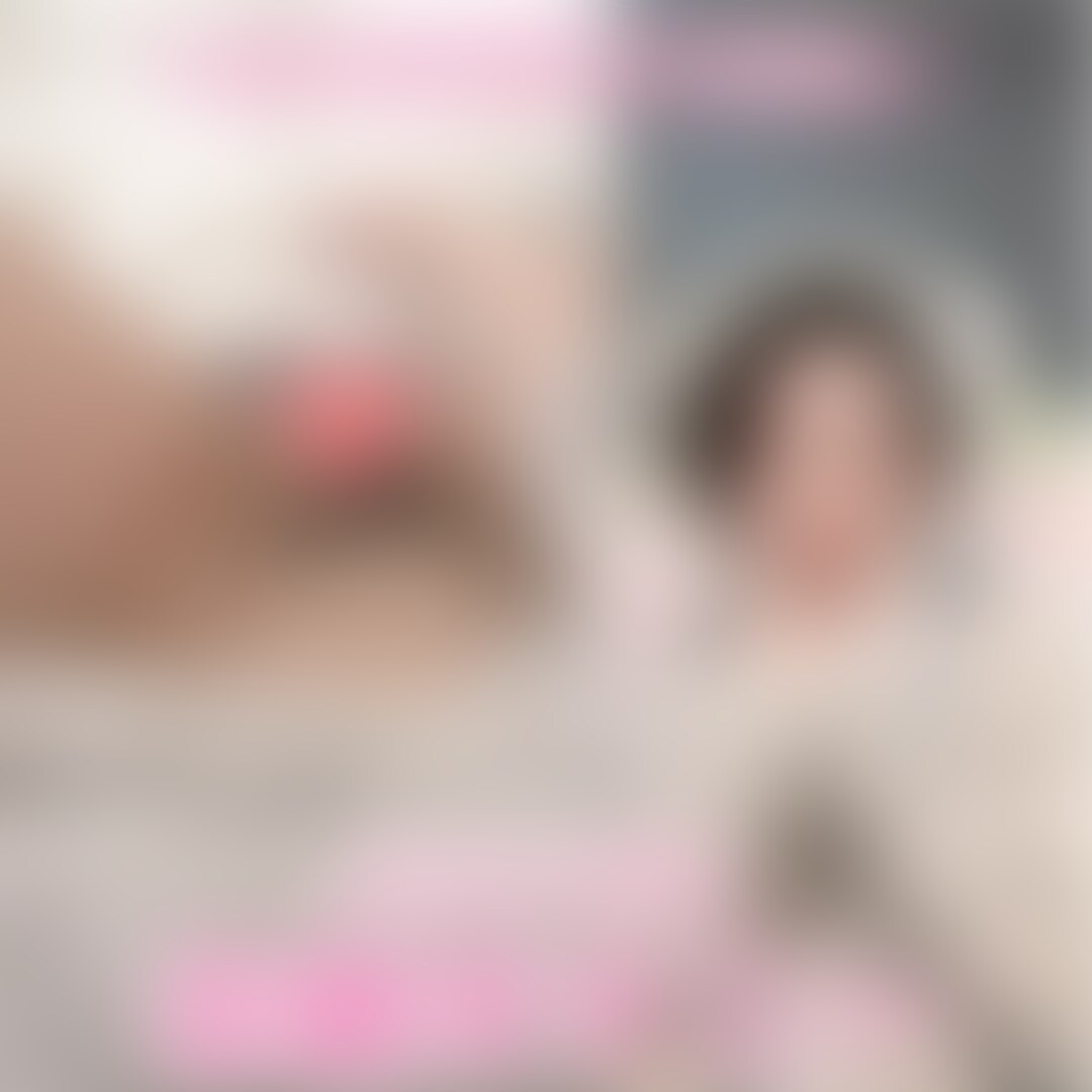 右上の「いいね❤」を押してから見てもらえたら嬉しいです|ू•ω•)ちらり
わたし目線のオナニー…❤
┈┈┈┈┈┈┈┈┈┈
こんばんは🌟
つむぎです💓
わたし目線のオナニーを撮ってみました✨
見てもらえたらわかりますが、意外とクリとか入れてるところとか見えてないんですよね笑
だからモロモロばっちり映る角度で撮った動画を見ると、こんな色や形をしてるんだ~!😳って恥ずかしくなります🫣
カメラがいつもより私に近いから、イヤホンで聞くと、感じてる吐息や喘ぎ声を間近で感じてもらえるかもしれません✨
動画を楽しんでもらえたら嬉しいです❤️
※手持ちのためやや手ブレしてます💦見づらくてごめんなさい🙇♀️😭 (2/2)