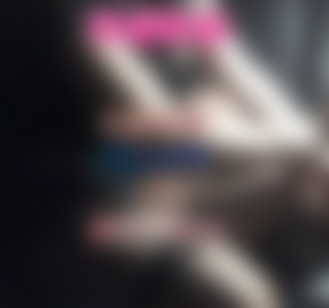 ※後編動画
ミニスカポリスコスの網タイツ痴女のきれいな指で手コキ♡
大量射精で骨抜きに♥ (2/2)