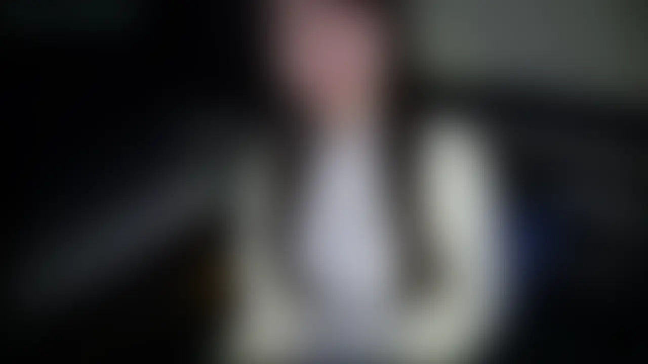 【顔出し】経験人数1人の新卒OLちゃんと人生初の生ハメセックス
彼氏と以外したことなくてフェラも生ハメも初めてな新卒OLちゃんが恥ずかしがりながらもハメ撮りされて何度もイかされて、最後にはもうイきたくないってくらいヘトヘトになるまでハメられてお腹にいっぱい出された後嬉しそうにピースしてくれる変態になってた。 (2/2)