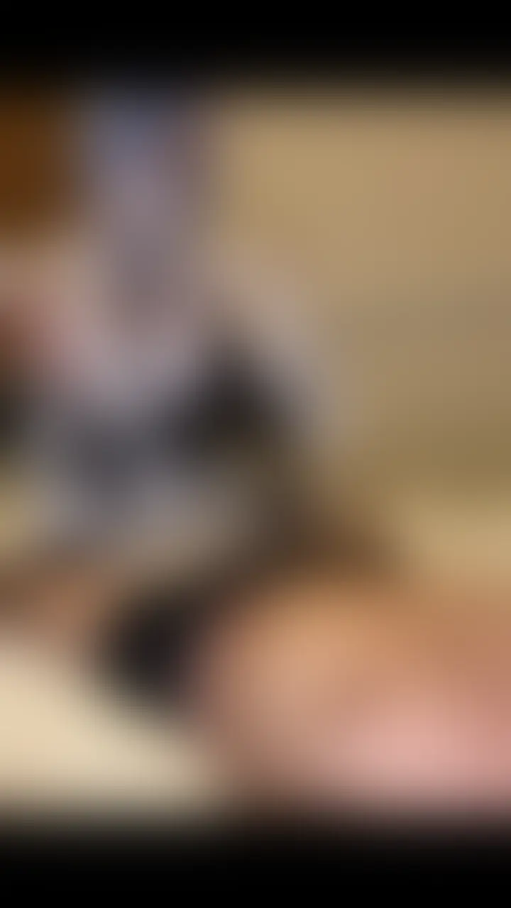 メイドおねえさんの手袋手コキテクがやばすぎる!
The maid's glove handjob technique is amazing! (2/2)