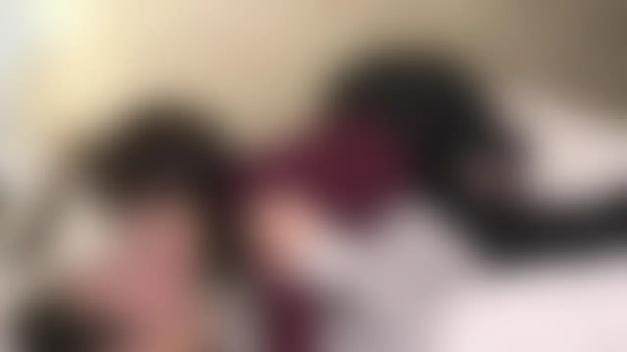 最近全然エッチなことしてなくて性欲が爆発寸前やから、M男くんを誘惑して生ハメ痴女SEX😈
反応が可愛すぎてイジメるの止まらんくなりそう🥺
イキそうになったらギリギリで止めて、、、
何回も何回も寸止めしたらすっごい情けない顔しててますます責めたくなっちゃった☺️
濃いのいっぱい溜めてから出したほうがスッキリするからもっともっとさやと気持ちいことしようね💕 (2/2)