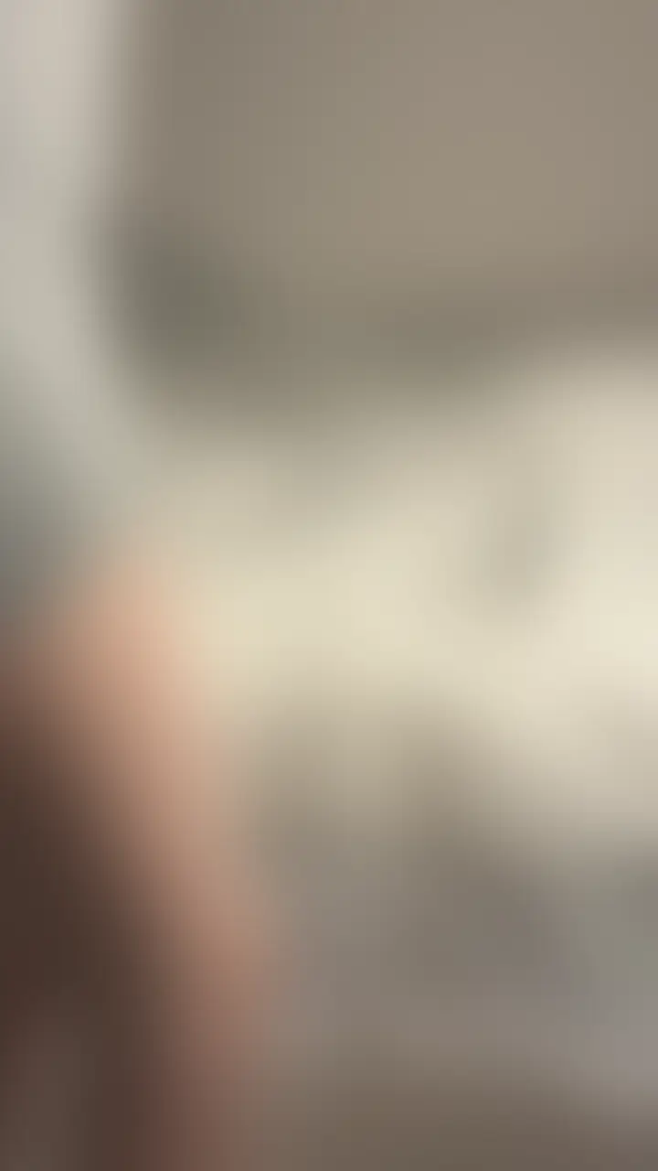 ふとももに挟んで…ぬるぬるしてみた♡
こういうの買うのも初めてで恥ずかしすぎました♡ (2/2)