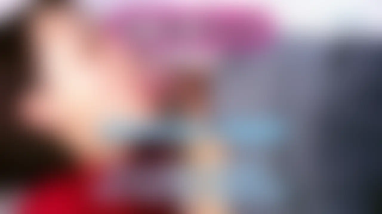 「おかえりなさい♡」
玄関で待ち構えてた私は、ムラムラしちゃってて…「いますぐ舐めさせて?」って即フェラ♡「玄関ってちょっとやらしいね…」って興奮しながら、先っぽをぺろぺろ。
「後でたっぷり挿れてね♡」って甘えながら、今日はわたし主導のご奉仕です。 (2/2)