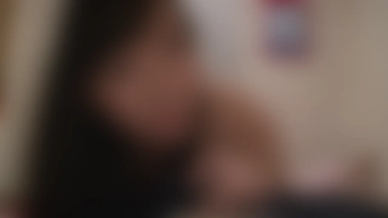 言いなりドM女の主観フェラ→顔射&お掃除フェラ。
ネットで知り合った裏アカ女子の主観フェラ動画です。
見た目は色白×巨乳のポチャ系で、中身は男に言いなりのドM女です。
「舐めてもいいですか…?」
彼女はフェラを始める前に決まってそう聞いてきます。
スパンキングやイラマチオなどのハードプレイを好みながらも、奉仕型でもある生粋のドM女なんです。
このフェラ動画はお試し特価で販売させて頂きます。
気に入られた方は、この女性の他の作品もチェックしてみてください。 (2/2)