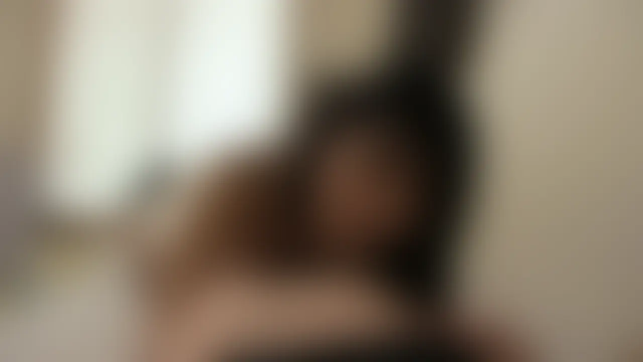 ネットナンパで見つけた貞操観念崩壊女がハメ撮り＆オナニーでイキまくる。

マッチングアプリ『T●n●er』で出会った女がエロかったので投稿します。
整った顔立ちのこの女は、気が強くてサバサバした性格で超がつくほどのドエロ!!
そういう真っ直ぐな性格なので、セックスでも本気で喘ぐし、何度もイキまくる姿は見ていて爽快。

勝手なイメージですが、クラスにいたら不真面目女子グループのリーダーになるタイプの女です（笑）。
見ての通り顔も可愛いしマジで相当エロい女です。 (2/2)