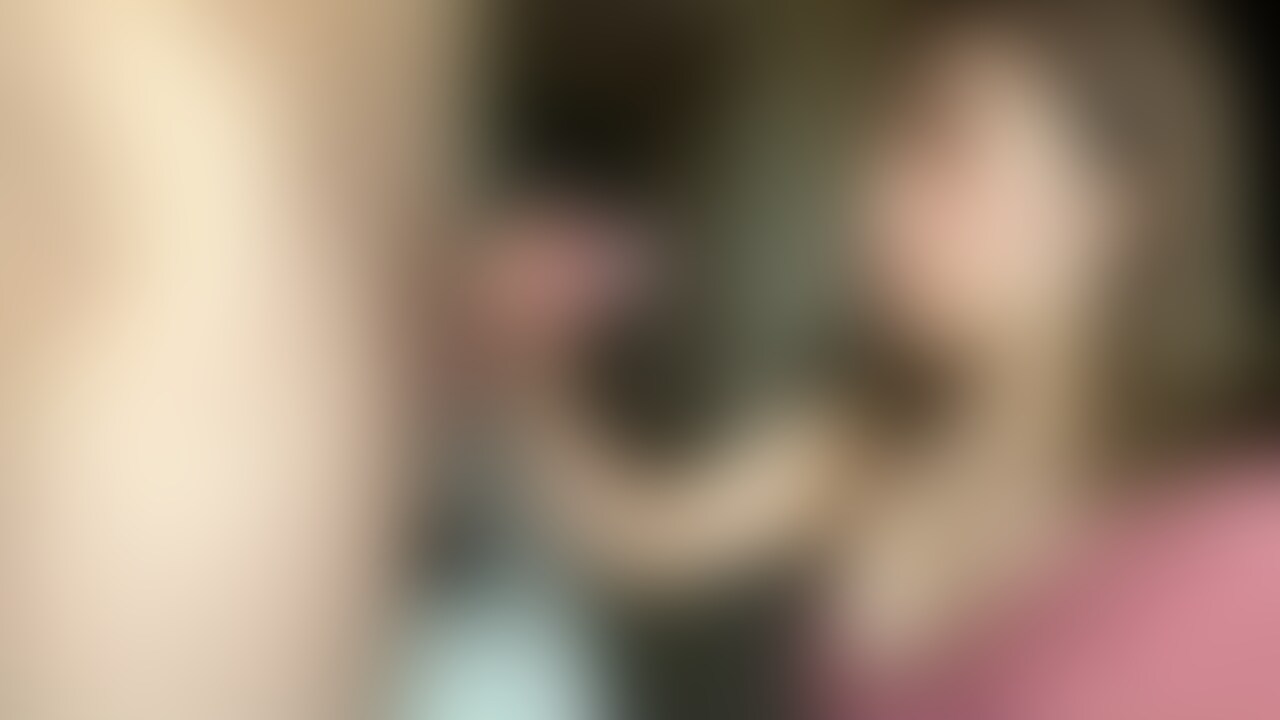 【生巨根挿入ガン突きでマ〇コ破壊!? ☆極上フェラ抜き3人連続大量口内発射&NN!若菜ちゃんvol.7】
--------------------------------------------------------------
別アングル版もございます↓
https://myfans.jp/posts/16b763bb-d21e-4b02-9537-4e18ad38a400
--------------------------------------------------------------
こんにちは、エロイストです。
当方作品通算7回目の出演となる若菜ちゃん、今回もスケベなポテンシャル全開です。
そして…生挿入しちゃいました。
・肉感的な色白ボディは世の男達をフル勃起させるイヤラしさ。
・豊満なマシュマロおっぱいにちょっと大きめのピンク色の乳輪がエロ過ぎ。
・ヨダレたっぷりでジュポジュポ音をたてながらのノーハンドフェラは絶品。
・時に激しく時に優しい、緩急自在に根元まで咥え込むフェラストロークに思わず悶絶。
・1、2人目は仁王立ちで若菜ちゃんのフェラテクを堪能し、口内にザーメンを大量発射。カメラに向かって笑顔でダラーっ。
・3人目はソファーに座って横からのピンサロフェラ。手コキとのハイブリッドにあっという間に口内発射。
・4人目も同じくピンサロフェラからのスタートしましたが、硬さ・長さ・太さと三拍子揃った理想のチンコに出会って若菜ちゃんは大興奮。
・おっぱいを揉みしだかれてガマンできなくなった若菜ちゃん。カメラ目線の可愛いお顔で監督に完璧チンコを「挿れたい」アピール!自ら巨根にまたがり対面座位で生挿入。
・あまりの巨根にマ〇コが裂けて出血!そんなことも気付かず肉棒を堪能。
・背面座位に体位を変えて、M字開脚で結合部分がハッキリ。感じまくりで乳首はカチコチ。
・ラストはバックからガン突きでおっぱいを揺らしまくりながら生中出し!マ〇コからはいちごミルクのようなザーメンが。
・常にカメラ目線でいやらしい表情を魅せてくれた若菜ちゃん。最後は大満足の笑顔で終了。 (2/2)