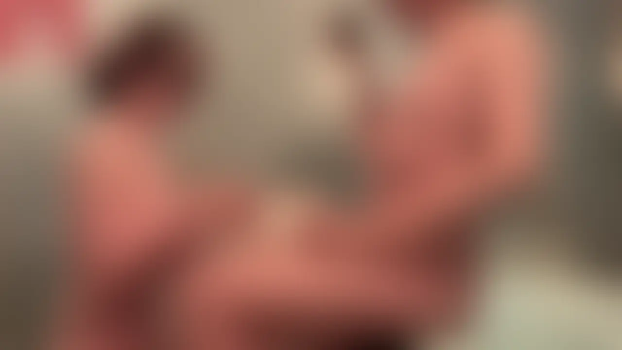 【人妻とのソープごっこがあまりにもエロすぎる】
お風呂でゆったりしていると突然ミカさんより「ソープみたいなプレイしてみる?」と提案が。
エッチなこと大歓迎なのでもちろんやってもらうことに!
おっぱいにローションつけて身体を擦り付けたり、ローションまみれになっておまんまんを太ももに擦り付けてきたり、いつもとは違うエッチな楽しみ方ができて最高です!
パンパンになったちんこを見て喜ぶミカさんと対面座位での挿入。
激しく抱き合いキスし合いながら動きもミカさんに任せて気持ちよくしてもらいました。
ソープ行ったことありませんがこんな巨乳な人妻出てきたら興奮止まりませんね…
別の撮影の前に撮ったので最後までしていませんが機会があればソープ動画としていつか出そうと思います。 (2/2)