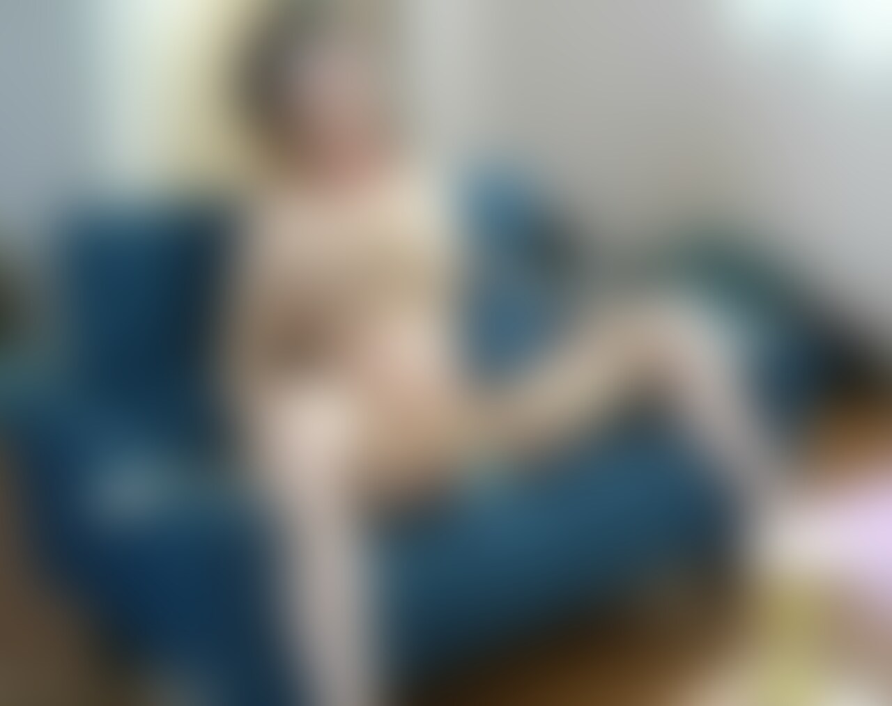 【公開調〇動画】誕生日のSM〇教 主従関係恋愛 マゾ〇隷であり恋人である女②
ソファでM字開脚、後手で固定してしばらく放置した。
電マと筆で責めると、久しぶりの刺激になんども果てた。
そして剃毛。
ペットの毛のトリミングは飼い主の楽しみのひとつだ。
女を剃られるという行為に、管理されている体、飼われているという自分の立場に○○○い、
被虐の悦びを感じるのはマゾとしての性だろう。
○○○の縁がうすい私が家庭の味を好むから、裸エプロンの美雨がホワイトシチューを作ってくれた。
食べる私の横で犬のお座り。
誕生日にくれたメッセージを読み上げると、美雨は少し泣いた。 (2/2)