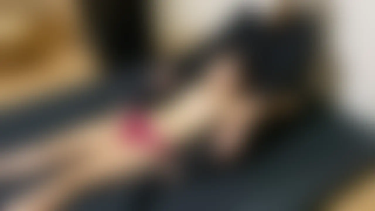 飲み屋で出会ったセクシーOL美女
【近藤ちか】ちゃん
今回は腰掛け拘束で
くすぐり倒しました!
手をぐりの腰の後ろで固定している
腰掛け拘束!
ぐりとの密着感がエロい!
上半身中心にくすぐっていきます!
色気ムンムンのセクシーOL!
くすぐられてる姿がたまらないです!
ぜひご堪能ください。 (2/2)