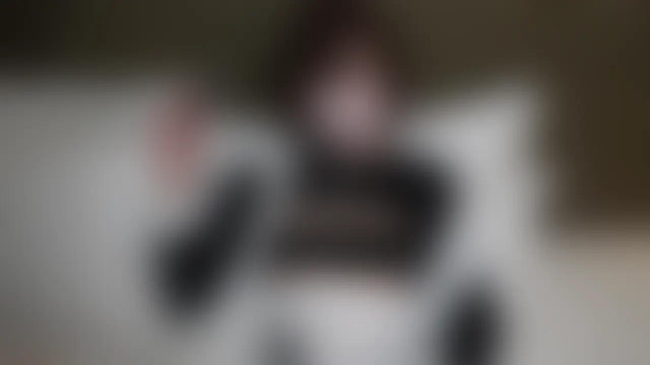 ましろがヘビロテで愛用している
クリ吸引
と
最新バイブでオナニーしました🥺
クリ吸引はみんなも見たことあると思うけど、マジでこれが一番気持ちいい。
乳首を吸わせても気持ちいいし、もちろんクリに直当てしても気持ちいい。
クリに関してはきもちいい通り越してやばい…
まずは乳首を吸わせて感度を上げてから、クリに直当て。
ここで腰が浮くほど感じるんだけど、ここにバイブを挿入。
新しいバイブちゃんは中でバイブの中にある輪っかが上下に動いて。
膣内で大暴れ…
もうこれが本当に気持ちよくて…
クリと中の2点攻めで今回も意識飛びました…
気持ち良すぎてやばかった… (2/2)