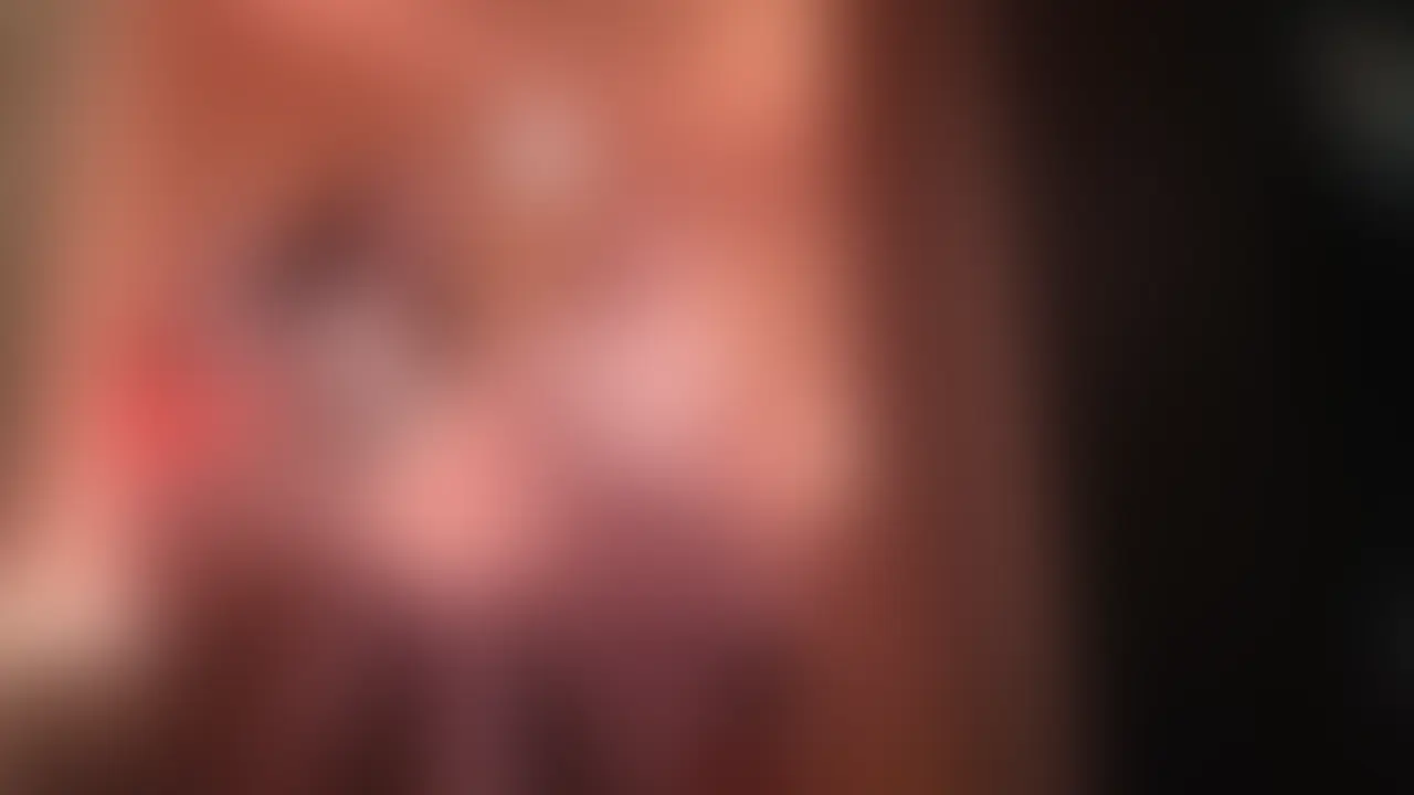 【サウナで2回戦】男友達とサウナ👙汗まみれで2回もハメちゃった🔥【No.62】
3年ぶりに会った男友達とサウナに行ってさ👙
最近どう?とか喋ってたら、なんか
「……あれ、ちんぽ立ててるんだけどw」
って気づいちゃって///
そんな仲じゃないのに、ちょっと舐めてあげたら
どんな反応するんだろって
イタズラ心が出ちゃったの…。
そしたら、ちんぽも乳首も汗でしょっぱかったw
「どうする?入れちゃう?」
サウナでいれたらエロすぎてヤバかった🥰
サウナで一緒にイッたのに、
お風呂でも2回戦目しちゃったよ💕
15分の主観!!!
フェラから座位、バック、正常位まで
エローく絡み合ってます…!見てね♡
※定価:¥2,980
※完全顔出しです
※サンプルのモザイクは、本編より濃いめに設定しています。 (2/2)