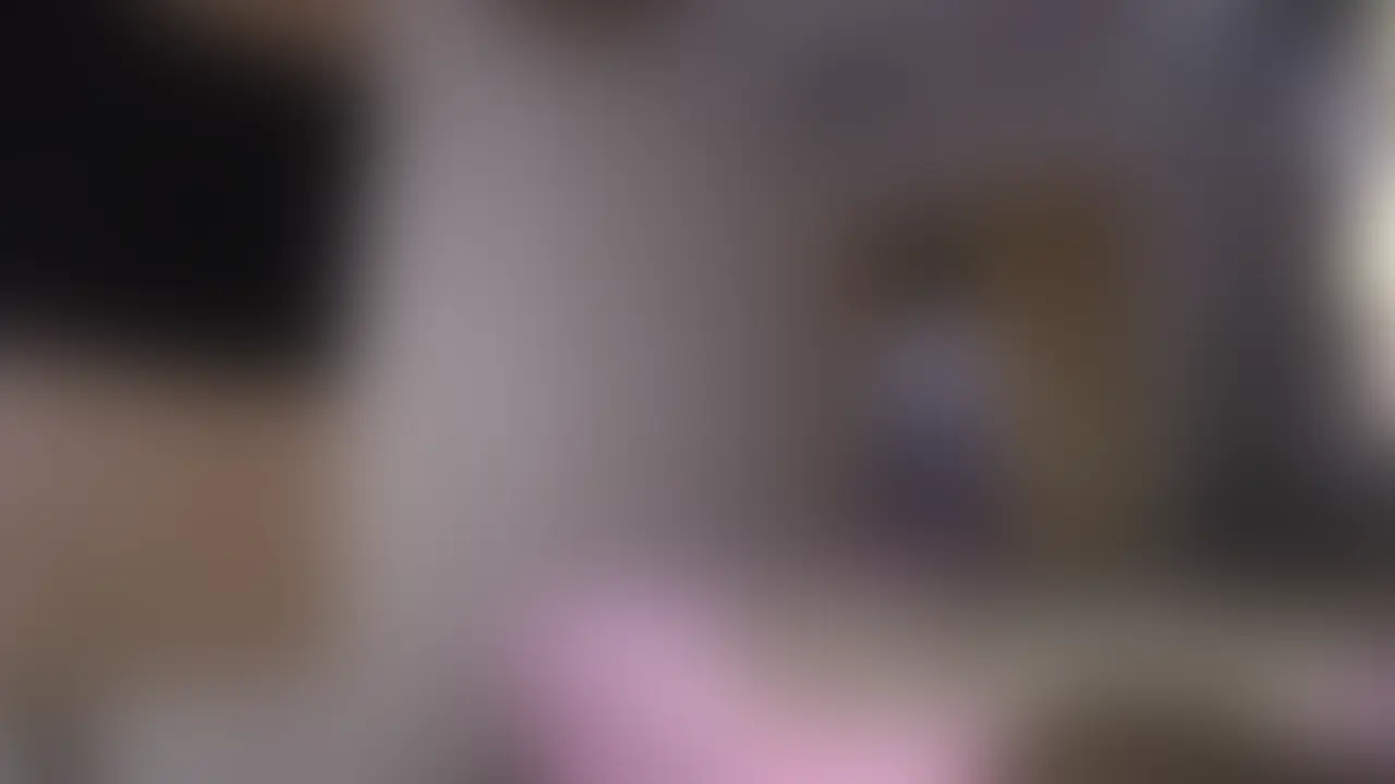 秋葉原の路上で客引きをしていたゴス●リちゃんをホテルに連れ込んだらとんでもないテクニシャンだった
皆さん、『男潮(おとこじお)』の経験ってあったりしますか?
よくAVとかで女優が手マンとかで潮を吹かされるじゃないですか。
男潮というのは、あれの男バージョンなんですけどね。
先日、思わぬ形でそれを体験することになりました。
あの日、カメラの機材を買おうと思って秋葉原で降りました。
今あの辺ってめちゃ熱いんですよね。
「ここはタイですか!?」ってぐらい路上に客引きの女の子が多くて。
話を聞いてみたらそのほとんどがガールズバーの子みたいです。
でも僕がたまたま出会ったのはガールズバーの子ではなく、フリーのサ●募集女でした。
最後までは無理そうだけど、なんとなく押したらいけそうな雰囲気を醸し出していて…。
軽く金額の交渉をした後、タクシーでホテルに向かいました。
その子の服がめちゃハデなんで一緒にいたら浮きまくりだったのは言うまでもありません。
ホテルに着いたら少し話をしてプレイ開始です。
その時の様子を許可を取って撮影しました。
で、話が始めに戻りますが、その子がかなりのテクニシャンだったという訳です。
唾液をたっぷり含んだフェラは滑らかで優しくて…。
さらに今まで経験したことのない手コキをしてくるんです。
そしたら、僕のチンポからプッシャーッと大量の液体が飛び散ったんです。
この動画の終盤でそれを確認してください。
一瞬何が起こったのか分かりませんでしたが、それが男潮というものでした。
彼女はそれを見ていやらしく微笑んだんですが、その表情はまさに小悪魔そのものゾッとしました。
彼女は今でもアキバのド●クエロ●ソンあたりにいるかも知れませんが、もし見かけてもこの動画のことはナイショでお願いします。
※購入後はお早めにダウンロードをお願いします。 (2/2)