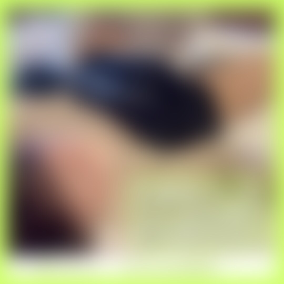 マスク+顔出し版→ https://myfans.jp/posts/40319eeb-308d-4304-980d-5dd9df1eaaf8
【動画紹介】
※こちらは過去動画の再掲になります
『動画観てるけど全然大したこと無い』
『手マンも下手くそ。女の子にお金渡して演技して貰ってるでしょ?バレバレですよ』
こんな言葉を投げかけて来た20代看護師のまいちゃん。生意気な態度で挑発してくるタイプの勝気なメスでした。
『じゃあ自分の身体で試してみますか?勝てたらお金あげますよ』と逆に挑発したらまんまと釣られて会いに来たので、好き放題使って分からせてやりました。
会ってみたらただのクソ雑魚マゾでした。こうやって男を挑発して完全敗北させられたかったのかな?イキやすくて簡単に快楽に溺れる淫乱で面白かったです(╹◡╹)
最初は堕ちないように必死に我慢してたんですが、オモチャ責めと指で弱点狙い撃ちにされて完全に折れて敗北宣言させられちゃうマゾメスでした。
『女性側がイッたと認めたら負け』という、本来絶対に勝てる筈のゲームで負けるの、最初から負けたかったとしか思えませんね
それまでの生意気な態度の謝罪をさせ、しっかりと自分の雑魚マゾとしての立場を分からせてやり、最後は生ハメ中出しで生意気マゾを懲らしめて終了。楽しかったです😌
マスク着用ですが、顔出し版もあるので是非見てあげてね (2/2)
