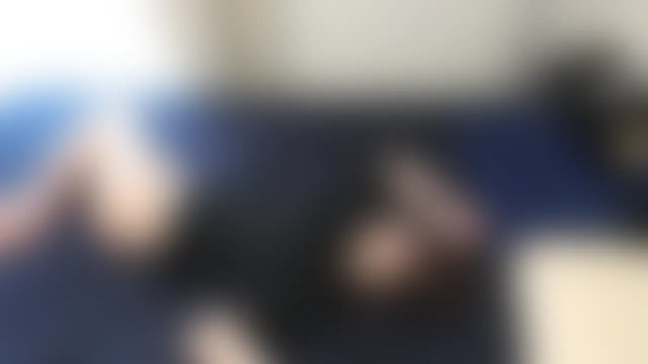 今回の素人女子は地方住だけど僕に気持ちよくしてほしいと遠くまで会いに来てくれた裏垢女子。
彼氏持ちだから彼氏には友達に会いに行くと嘘をついて密会してきました。
彼氏のエッチに満足してないからいっぱい気持ちよくしてあげるためにまずは吸うやつでいじめたら簡単にイキ狂って下品な声出しまくり。
その後バックでガン突きでイっても関係なく突き続けて下品な声出す姿にも注目です。 (2/2)
