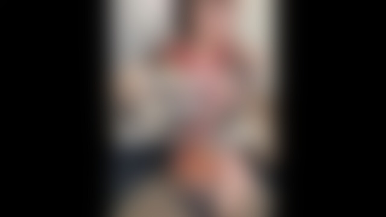巨乳美女が花魁姿でえちえちになってくれました!
挿入まで着衣のままでエロいんです★
濃厚生フェラ→おっぱい攻めから手マンでぐちょぐちょ→乳首舐め→生フェラ→おもちゃでオナニー→正常位で挿入→おもちゃとチンポでイカセました! (2/2)